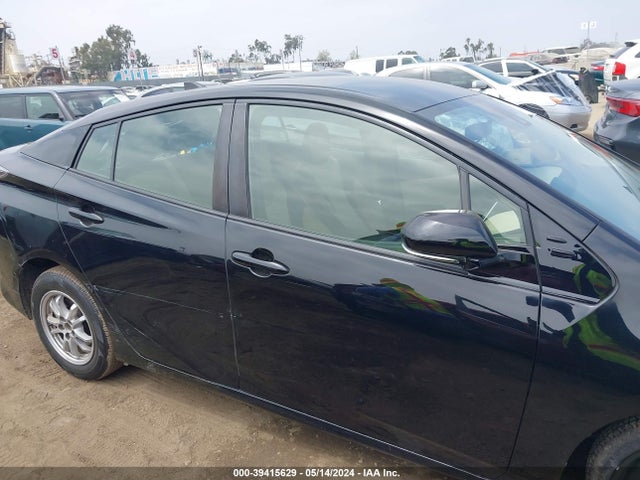 Toyota Prius Two 2017 JTDKBRFU9H3056806 Image 13