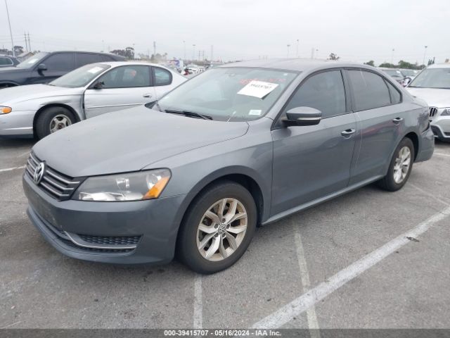 1VWAT7A34FC070439 Volkswagen Passat 1.8t S