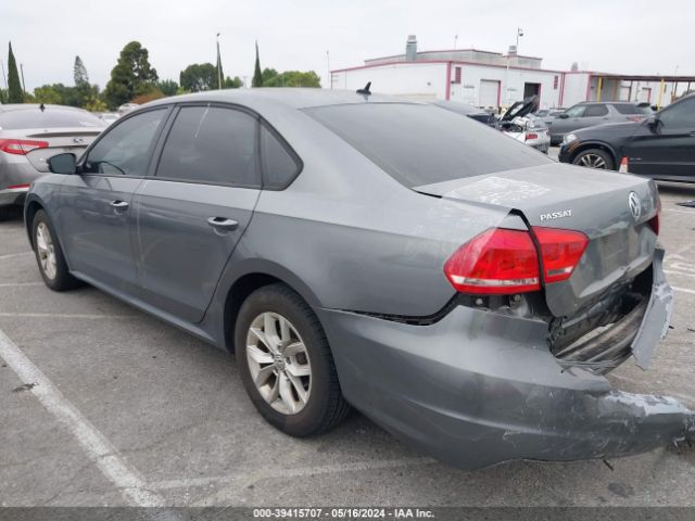 1VWAT7A34FC070439 Volkswagen Passat 1.8t S
