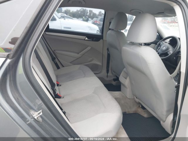 1VWAT7A34FC070439 Volkswagen Passat 1.8t S