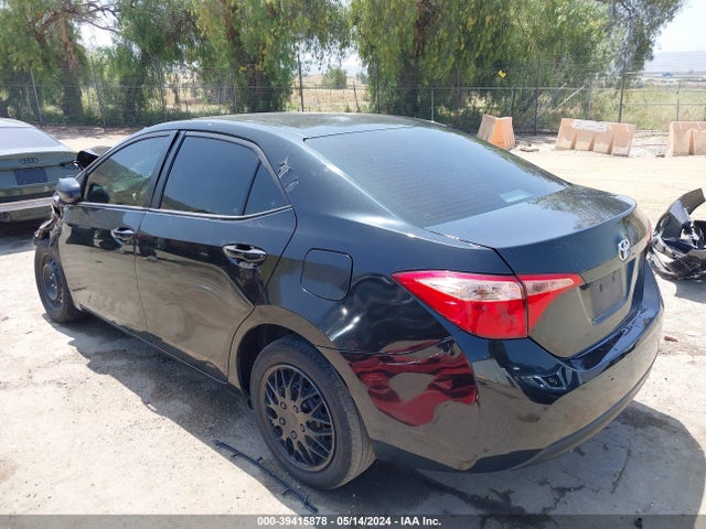 Toyota COROLLA LE 2018 2T1BURHE2JC018573 Image 3