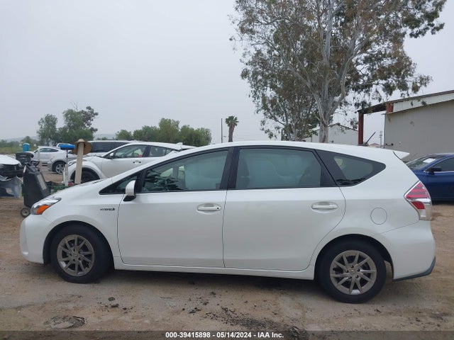 Toyota Prius V Four 2017 JTDZN3EU6HJ058948 Image 15