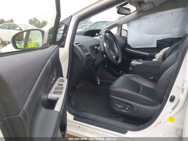 Toyota Prius V Four 2017 JTDZN3EU6HJ058948 Image 5