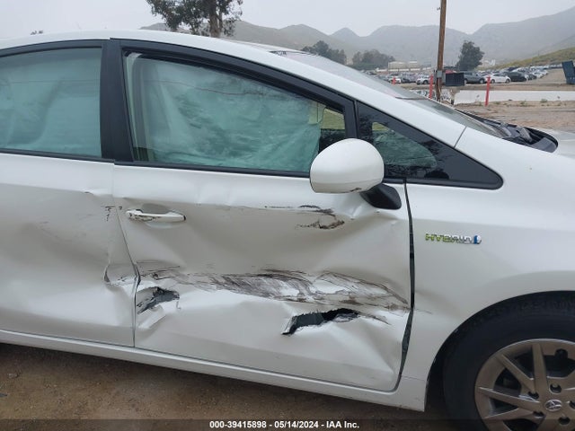 Toyota Prius V Four 2017 JTDZN3EU6HJ058948 Image 6