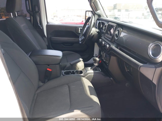 1C4HJXEN9KW623324 Jeep Wrangler Unlimited Sahara 4x4