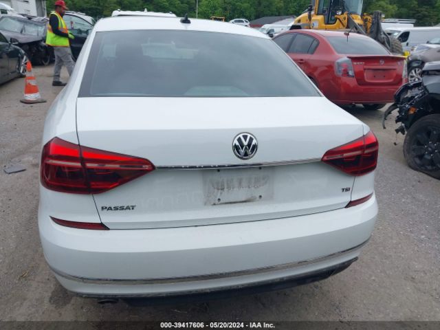 1VWDT7A30HC046977 Volkswagen Passat 1.8t R-line