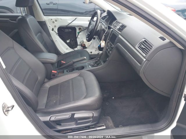 1VWDT7A30HC046977 Volkswagen Passat 1.8t R-line