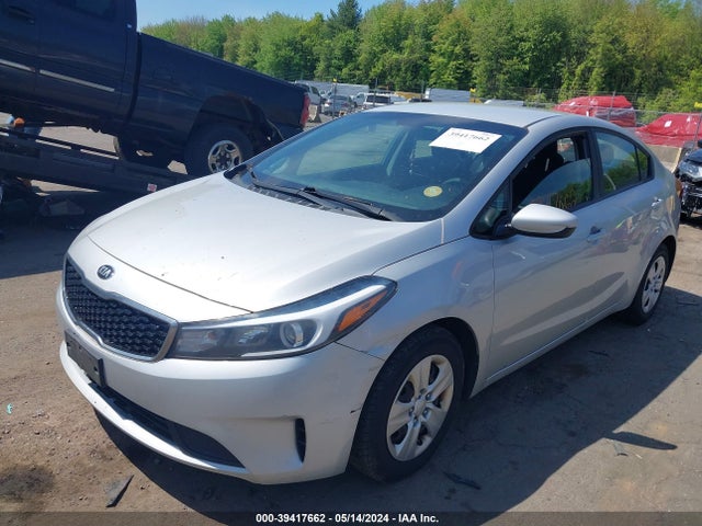 KIA FORTE LX 2017 3KPFK4A79HE043987 Image 2