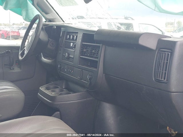 Chevrolet Express 2500 Work Van 2019 1GCWGAFG5K1306267 Image 5