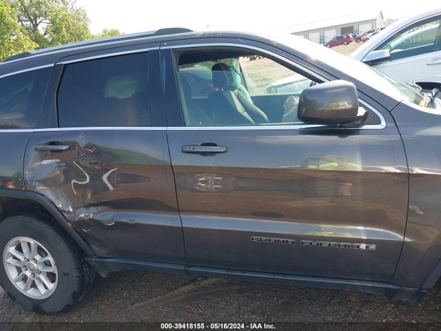 1C4RJFAG3JC350838 Jeep Grand Cherokee Laredo E 4x4