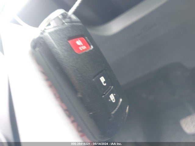 Toyota Prius C Three 2015 JTDKDTB33F1586220 Image 11