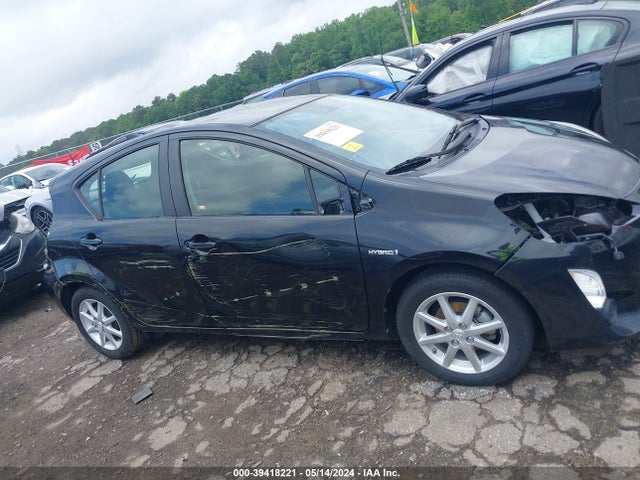 Toyota Prius C Three 2015 JTDKDTB33F1586220 Image 14