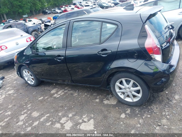 Toyota Prius C Three 2015 JTDKDTB33F1586220 Image 15