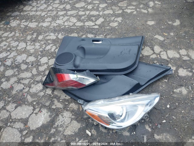 Toyota Prius C Three 2015 JTDKDTB33F1586220 Image 12