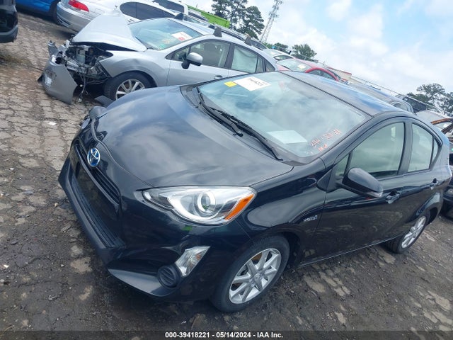 Toyota Prius C Three 2015 JTDKDTB33F1586220 Image 2