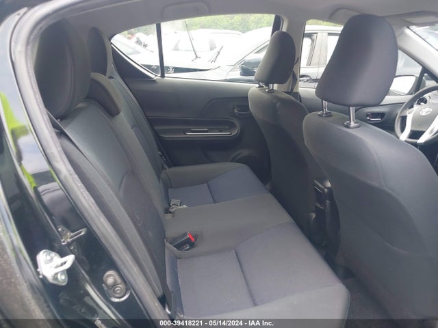 Toyota Prius C Three 2015 JTDKDTB33F1586220 Image 8