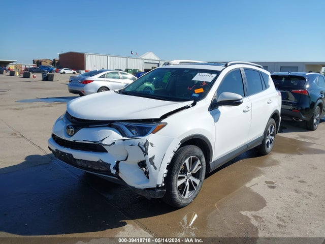 Toyota Rav4 Xle 2018 JTMWFREV6JD110174 Image 2