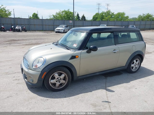 2011 MINI COOPER CLUBMAN WMWZF3C56BTX81992 Photo 1