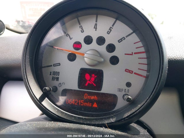 2011 MINI COOPER CLUBMAN WMWZF3C56BTX81992 Photo 6