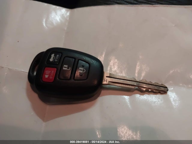 Toyota COROLLA LE 2018 5YFBURHE1JP847649 Image 11
