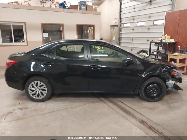 Toyota COROLLA LE 2018 5YFBURHE1JP847649 Image 14