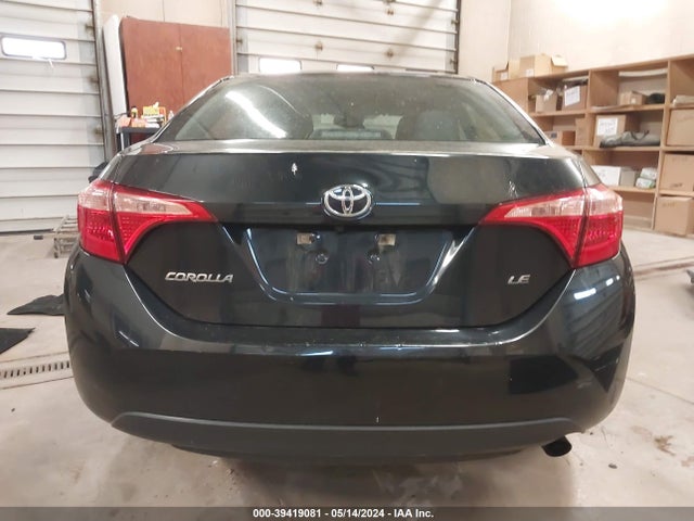 Toyota COROLLA LE 2018 5YFBURHE1JP847649 Image 17