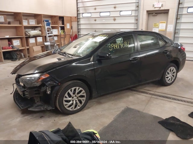 Toyota COROLLA LE 2018 5YFBURHE1JP847649 Image 2