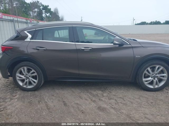SJKCH5CP2JA043453 Infiniti Qx30 Premium
