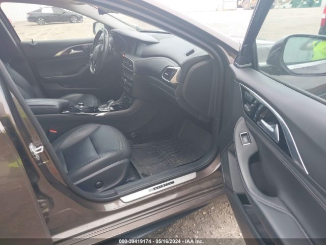 SJKCH5CP2JA043453 Infiniti Qx30 Premium