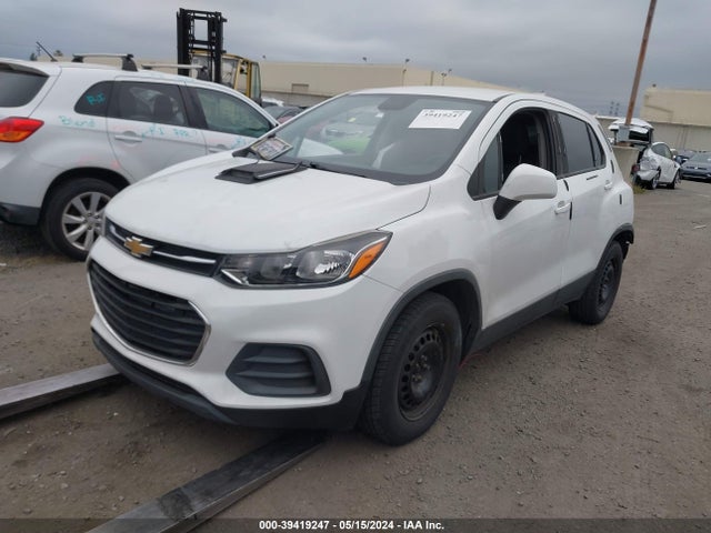 Chevrolet TRAX LS 2018 KL7CJKSB6JB703254 Image 2
