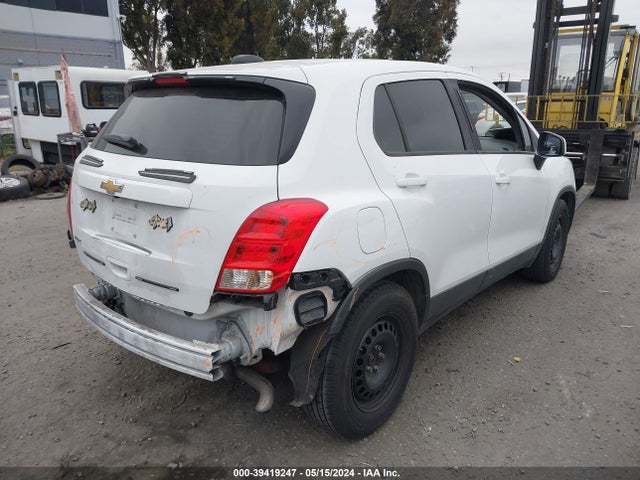 Chevrolet TRAX LS 2018 KL7CJKSB6JB703254 Image 4