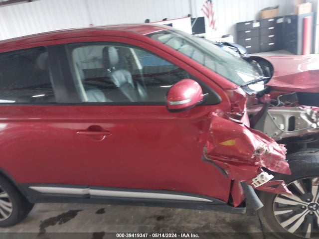 JA4AD3A3XKZ046172 Mitsubishi Outlander Se