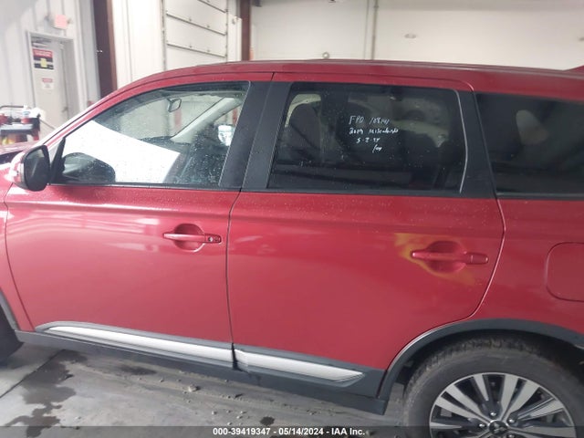 JA4AD3A3XKZ046172 Mitsubishi Outlander Se