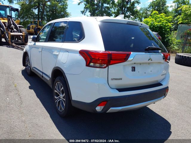 JA4AD2A32HZ054219 Mitsubishi Outlander Es
