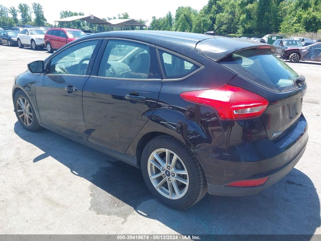 Ford FOCUS SE 2017 1FADP3K20HL285909 Image 3