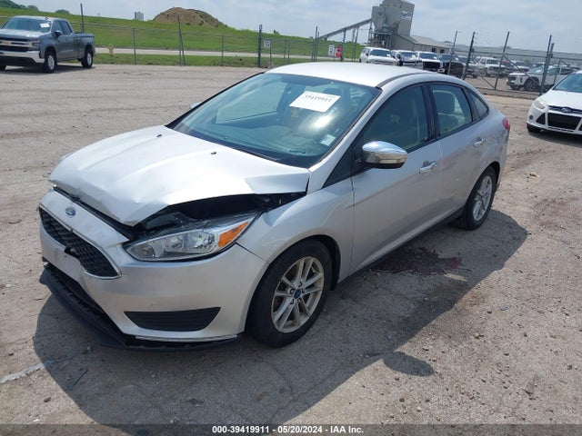 Ford FOCUS SE 2017 1FADP3F22HL336224 Image 2