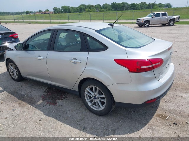 Ford FOCUS SE 2017 1FADP3F22HL336224 Image 3