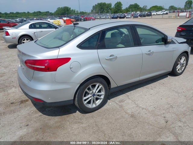 Ford FOCUS SE 2017 1FADP3F22HL336224 Image 4