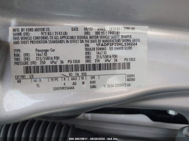 Ford FOCUS SE 2017 1FADP3F22HL336224 Image 9