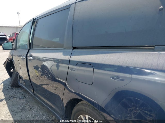 Toyota Sienna Xle 8 Passenger 2018 5TDYZ3DC9JS914924 Image 14