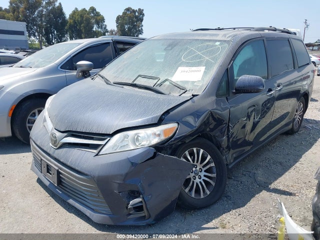 Toyota Sienna Xle 8 Passenger 2018 5TDYZ3DC9JS914924 Image 2