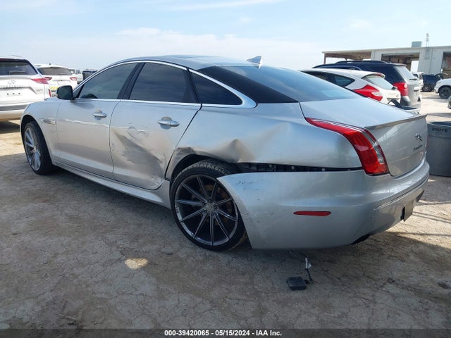 2015 JAGUAR XJ SAJWA1CZ2F8V87904 Photo 2
