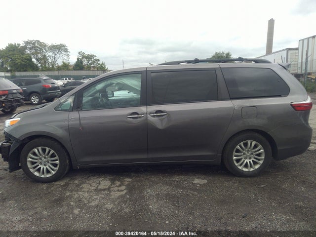 Toyota Sienna Xle 8 Passenger 2017 5TDYZ3DCXHS794609 Image 14