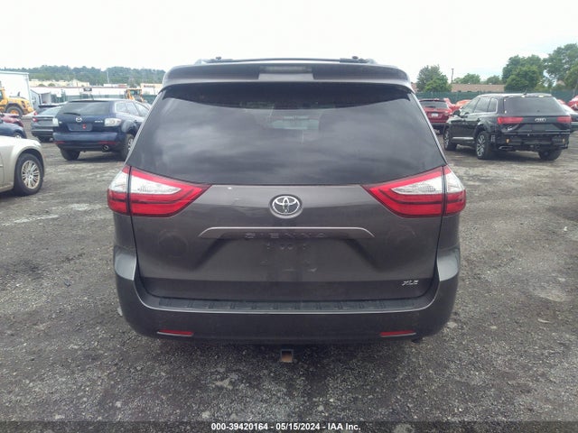 Toyota Sienna Xle 8 Passenger 2017 5TDYZ3DCXHS794609 Image 16