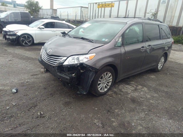 Toyota Sienna Xle 8 Passenger 2017 5TDYZ3DCXHS794609 Image 2