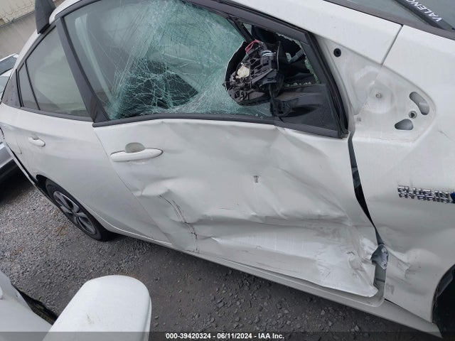 Toyota Prius Prime Premium 2018 JTDKARFP0J3079510 Image 13