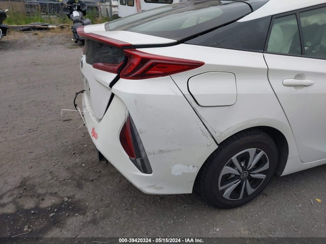Toyota Prius Prime Premium 2018 JTDKARFP0J3079510 Image 17
