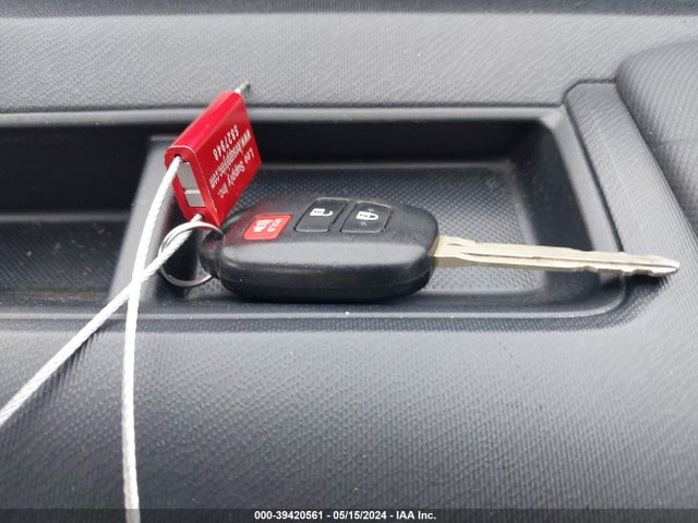 Toyota Prius C One 2014 JTDKDTB38E1575292 Image 11