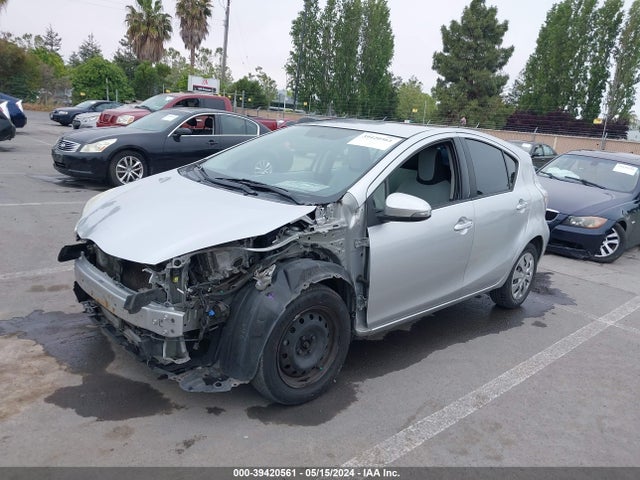 Toyota Prius C One 2014 JTDKDTB38E1575292 Image 2