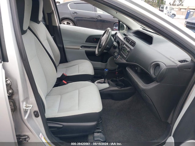 Toyota Prius C One 2014 JTDKDTB38E1575292 Image 5